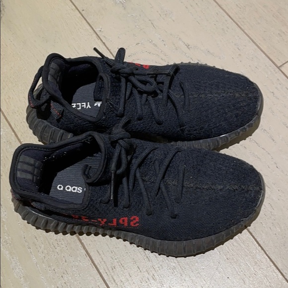 adidas Yeezy Boost 350 V2 Black Red - Picture 2 of 8